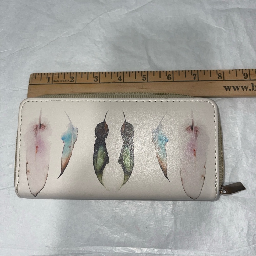 Feather Print Ladies Wallet. Small And Easy To Carry But Holds Everything Needed - Picture 5 of 6